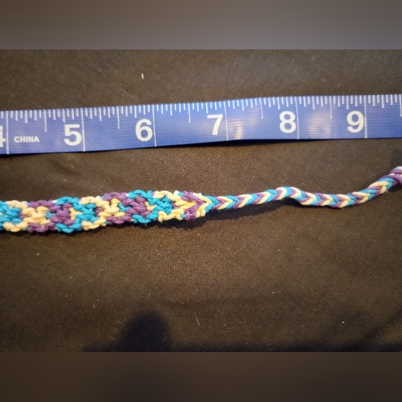Friendship bracelet 10 inches long. Actual braid reaches 7 inches. Waxed cotton. - Picture 4 of 5